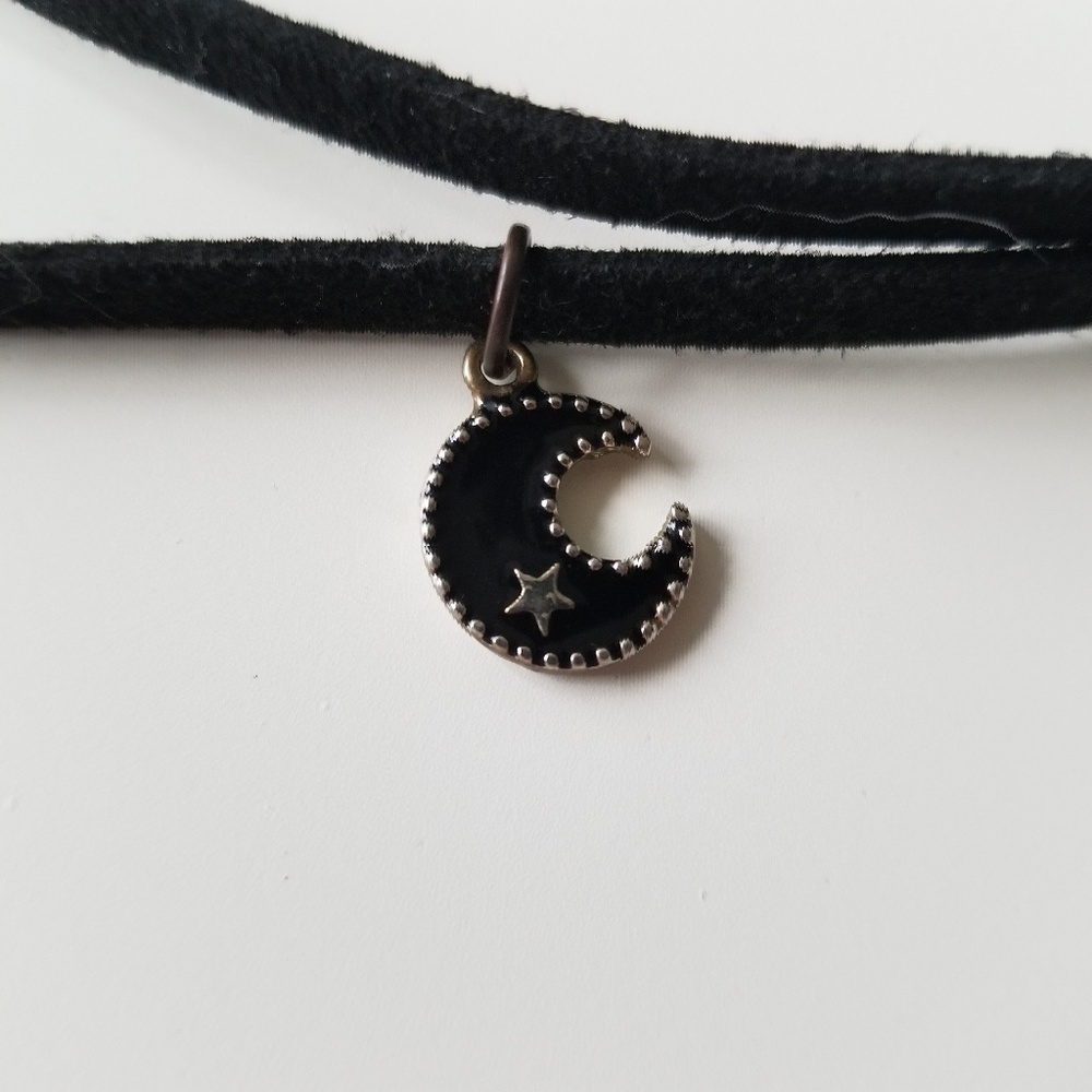 Necklaces - Picture 4 of 8
